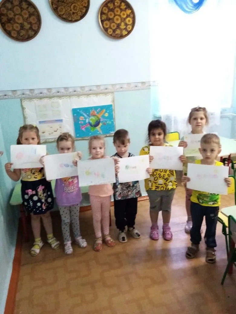 ​В МДОАУ детском саду "Сказка" п.Магдагачи  в летний период работает кружок:"Весёлые пальчики".