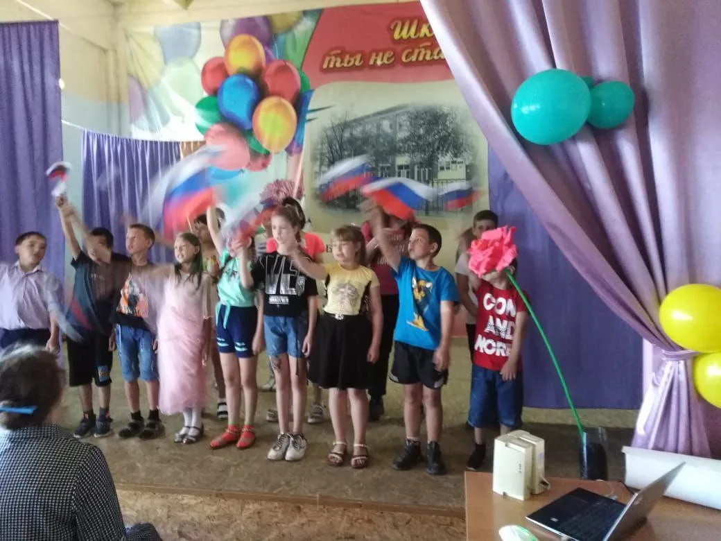 Профильная смена "Творческое лето" в МОБУ Магдагачинской СОШ у.. Концертная программа "Наше лето"